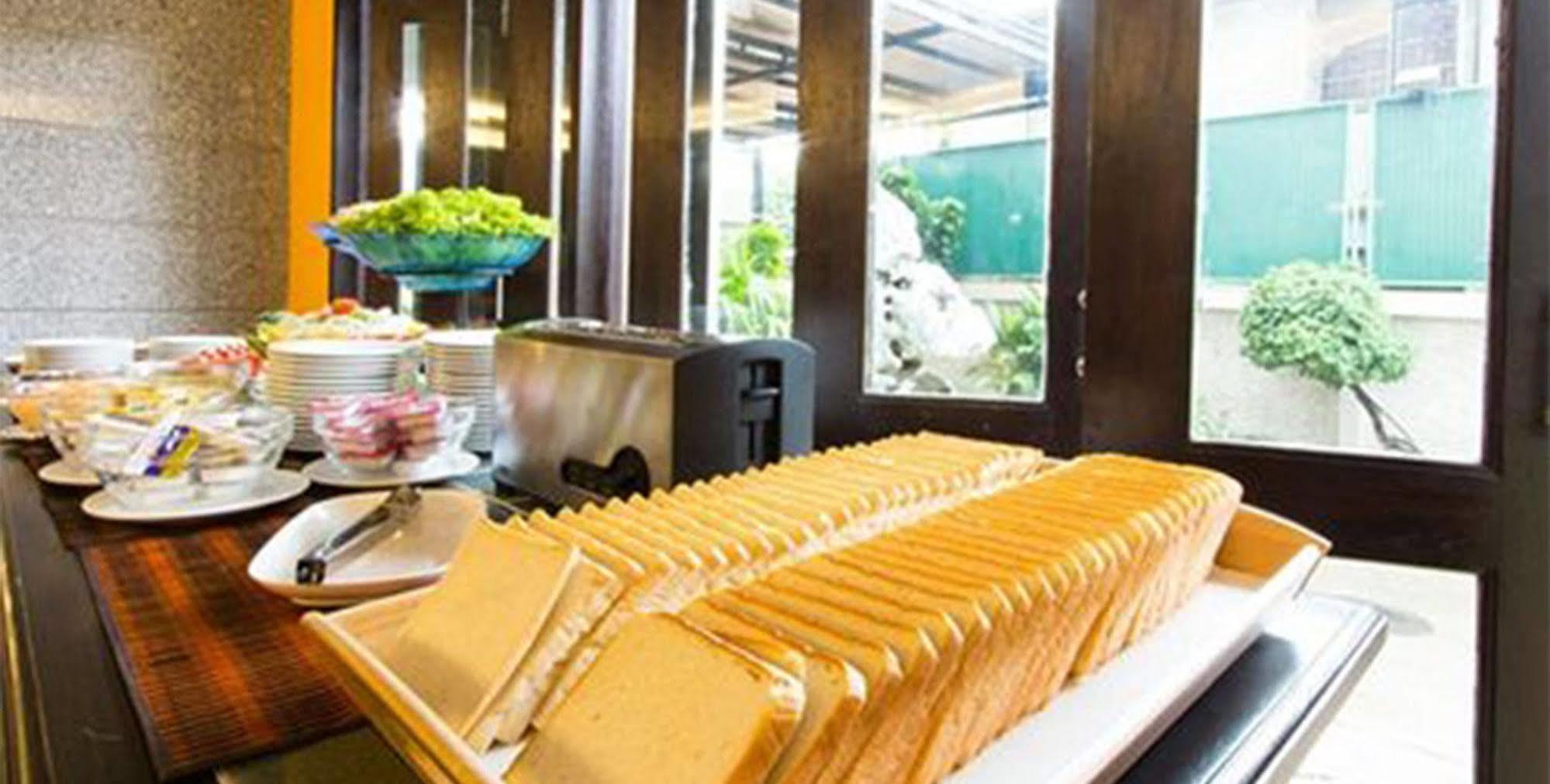 All Together Suite Hotel Bangkok Eksteriør bilde